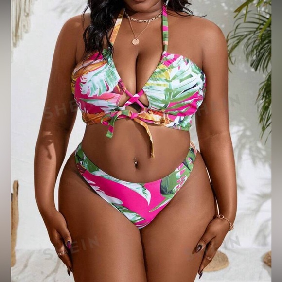 Gorgeous vacation bikini with matching bottom 🩷 - Picture 2 of 3